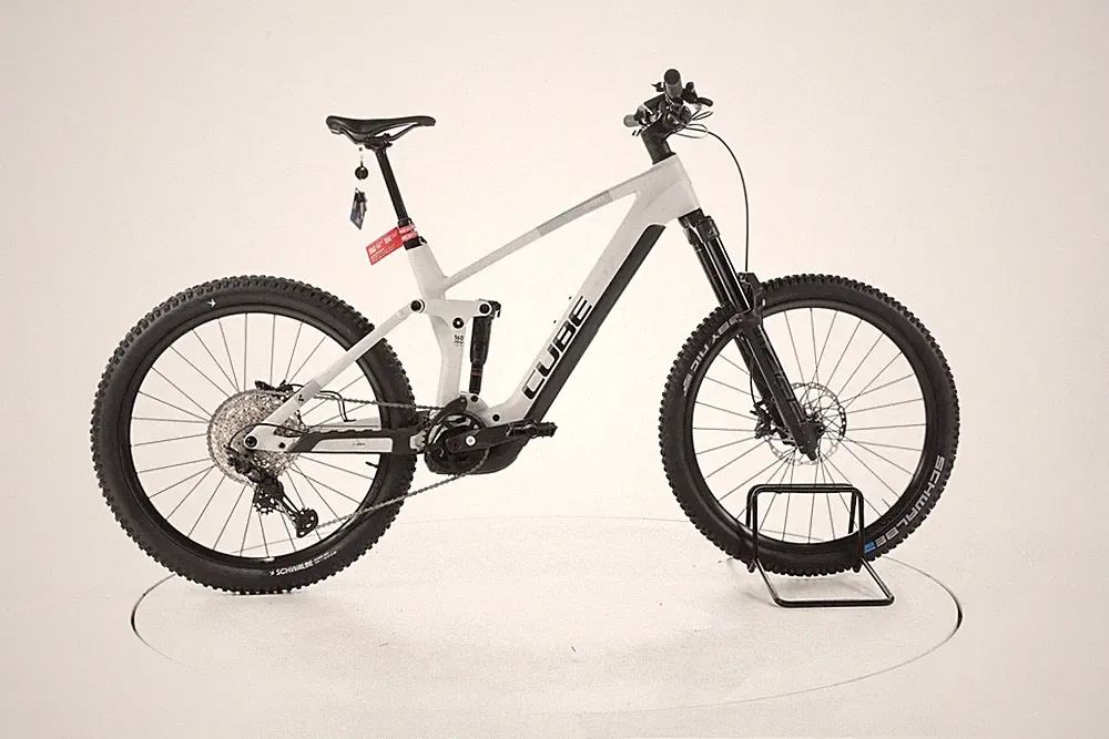Weiß E-Bike Fully