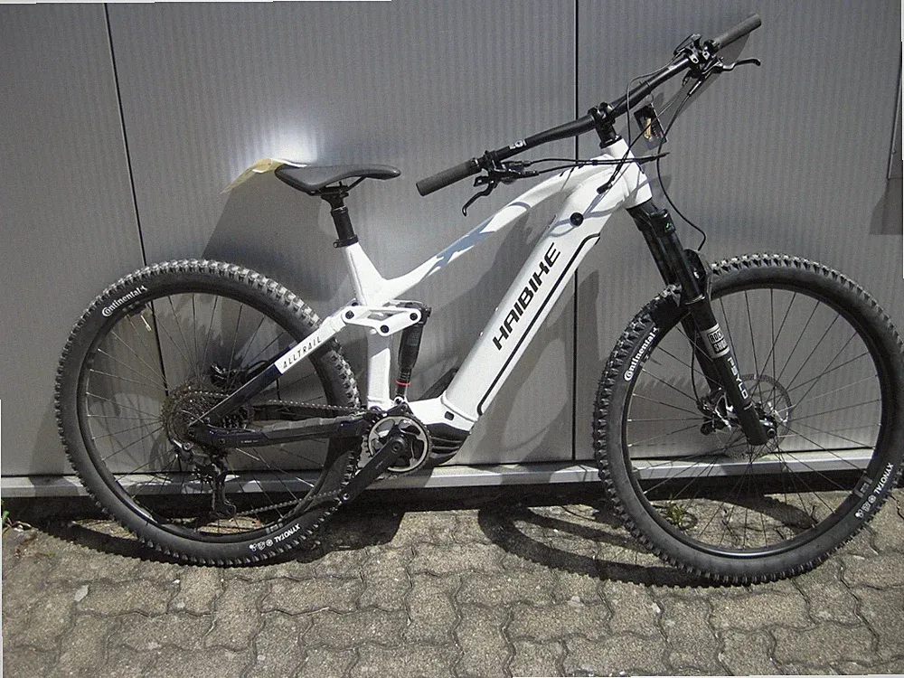 Haibike AllTrail 8 High E-MTB Fully, 29", R=47cm, 600Wh Bosch CX, weiß / blau /